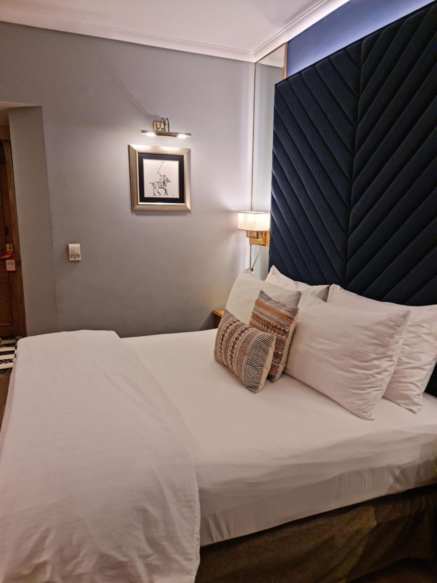 Hotel Crown Plaza İslamabad Dış mekan fotoğraf