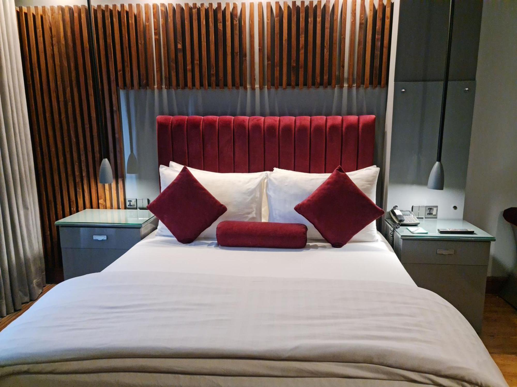 Hotel Crown Plaza İslamabad Dış mekan fotoğraf