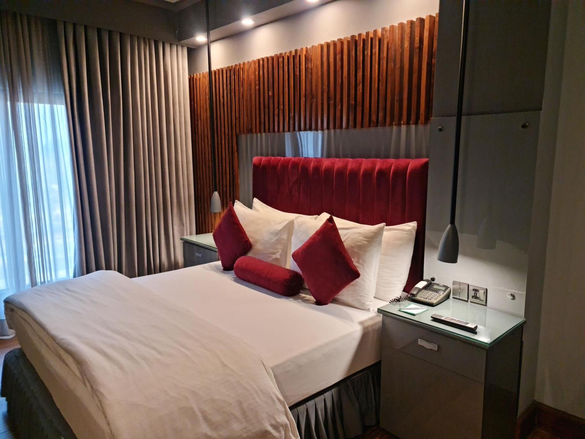 Hotel Crown Plaza İslamabad Dış mekan fotoğraf