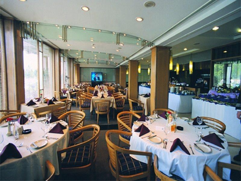 Hotel Crown Plaza İslamabad Dış mekan fotoğraf