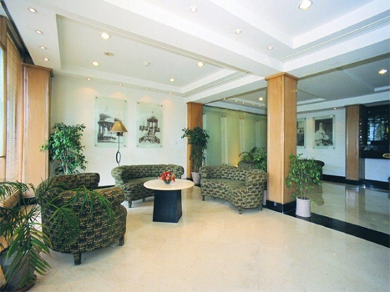 Hotel Crown Plaza İslamabad Dış mekan fotoğraf