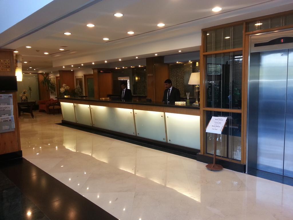 Hotel Crown Plaza İslamabad Dış mekan fotoğraf